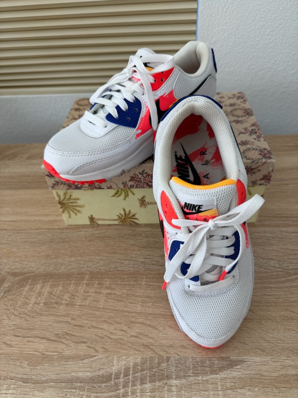 Women’s Nike Air Max 90